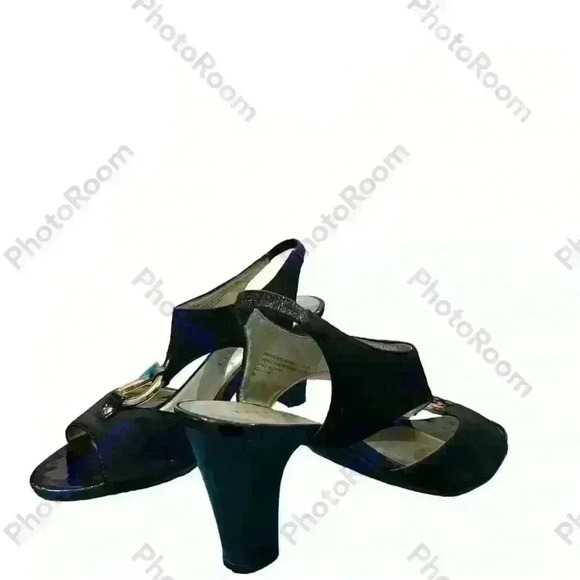 Women’s Hees - Picture 2 of 6